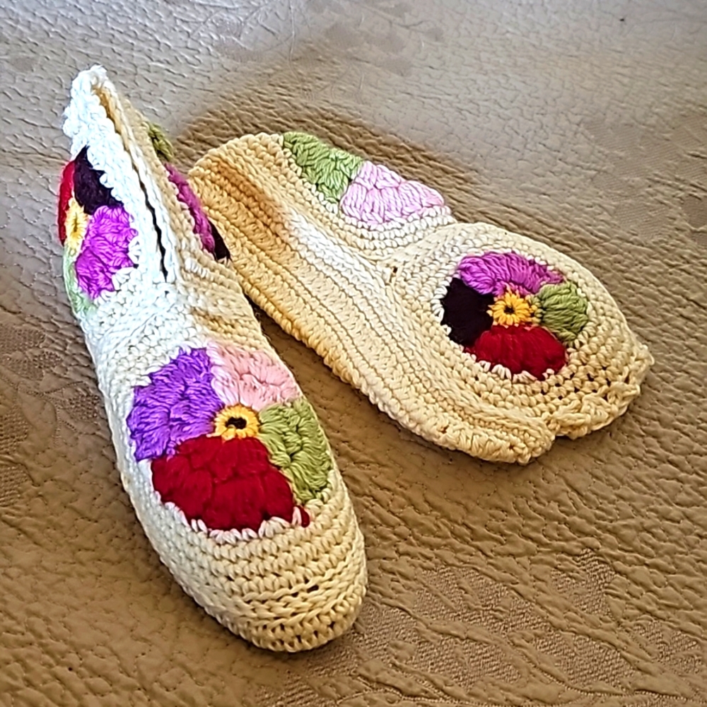 HANDMADE | Cream floral Crochet Loungewear Winter Home Slippers